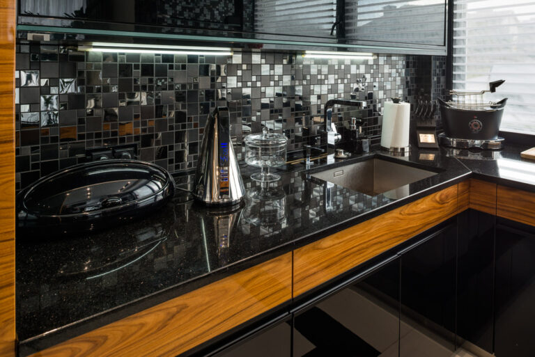 Kamieniarstwo budowlane blaty kuchenne i łazienkowe